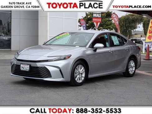 Used 2025 Toyota Camry LE FWD image 1