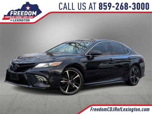 Used 2018 Toyota Camry XSE image 1