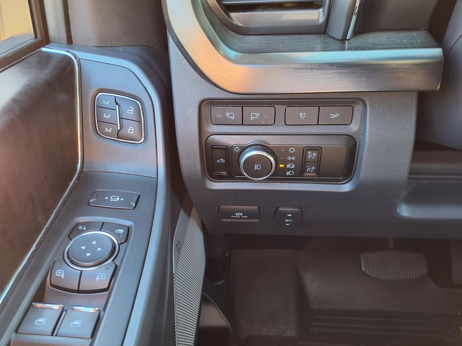 Used 2023 Ford F250 Lariat w/ Lariat Ultimate Package AWD/4WD image 13