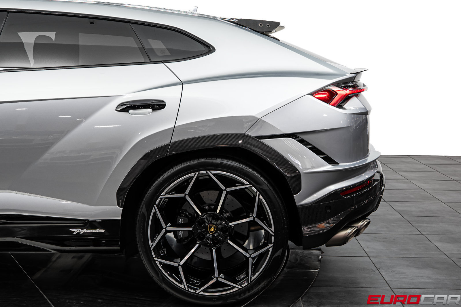 Used 2024 Lamborghini Urus Performante AWD/4WD image 22
