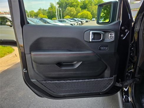 Used 2025 Jeep Wrangler Unlimited Rubicon w/ Safety Group AWD/4WD image 13