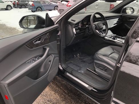 Used 2019 Audi Q8 Premium w/ Convenience Package image 11
