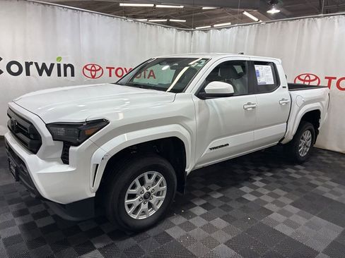 Used 2024 Toyota Tacoma SR5 AWD/4WD image 4