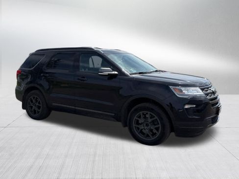 Used 2018 Ford Explorer XLT w/ XLT Appearance Package AWD/4WD image 9