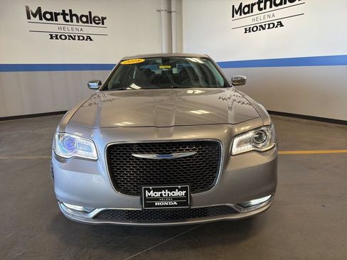 Used 2018 Chrysler 300 Limited AWD/4WD image 2