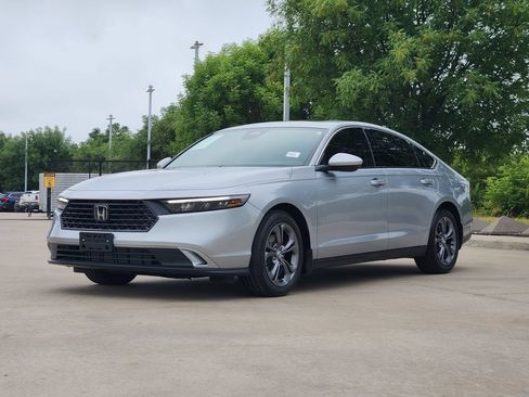 Used 2023 Honda Accord EX image 3