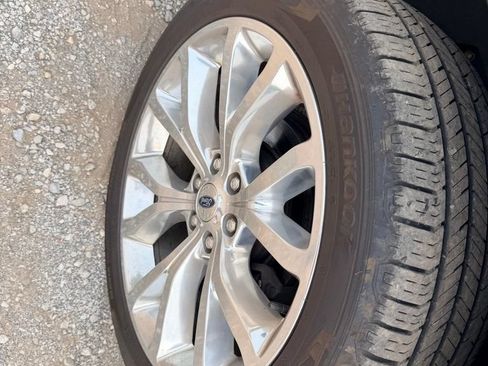 Used 2019 Ford Expedition Platinum AWD/4WD image 17