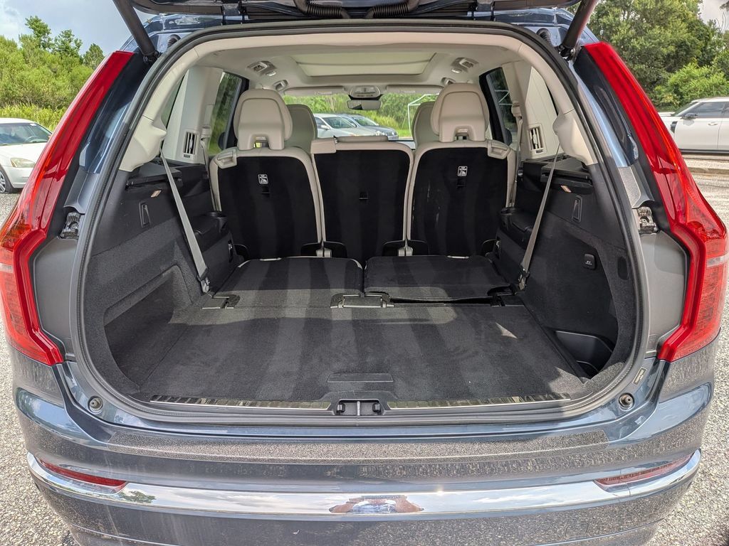 Used 2023 Volvo XC90 B6 Plus AWD/4WD image 31