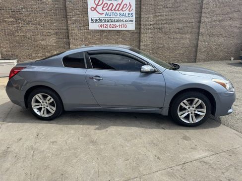 Used 2010 Nissan Altima 2.5 S w/ Premium Pkg image 2