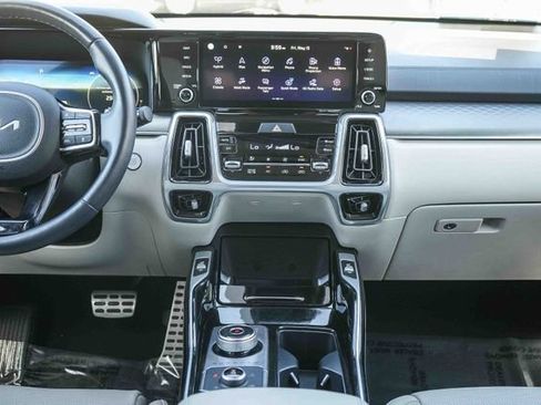 Used 2023 Kia Sorento SX Prestige w/ Panoramic Sunroof Package AWD/4WD image 15