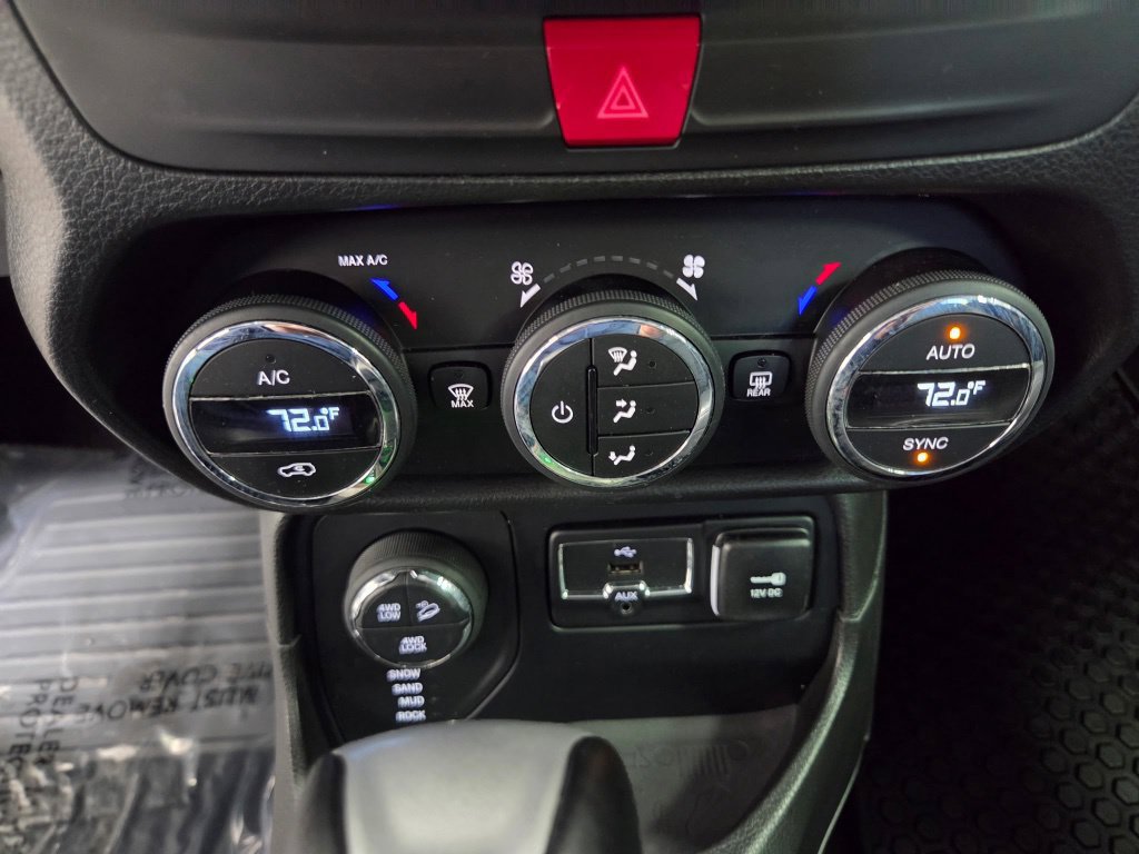 Used 2017 Jeep Renegade Trailhawk AWD/4WD image 41