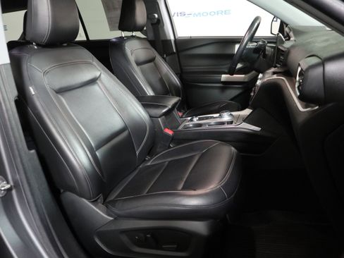 Used 2022 Ford Explorer XLT w/ Equipment Group 202A image 16
