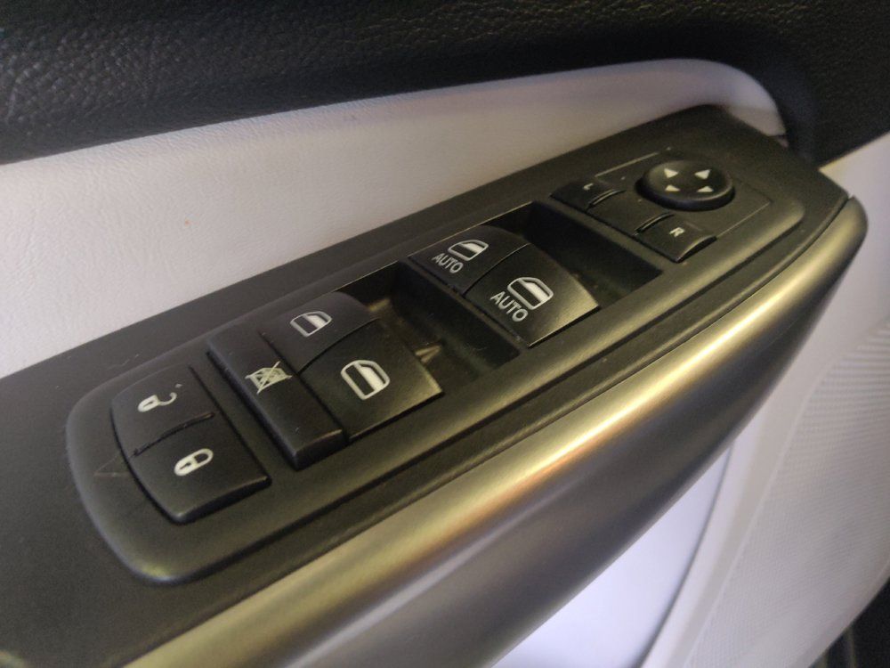 Used 2020 Jeep Cherokee Latitude Plus w/ Comfort/Convenience Group FWD image 27