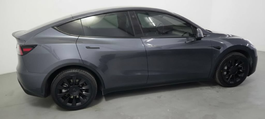 Used 2022 Tesla Model Y Long Range AWD/4WD image 5
