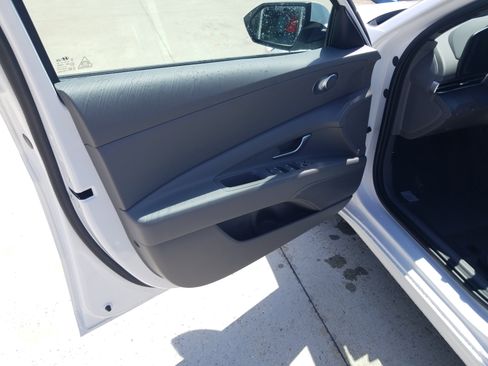 New 2026 Hyundai Elantra SE FWD image 9