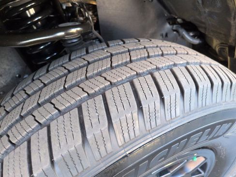 Used 2019 Toyota Tacoma SR w/ SX Package image 28