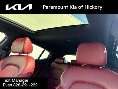 Used 2019 Kia Stinger GT1 AWD/4WD image 32