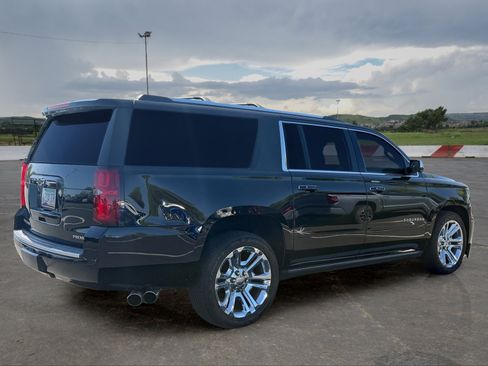 Used 2019 Chevrolet Suburban Premier w/ Premier Plus Edition AWD/4WD image 3