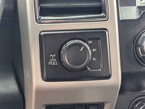 Used 2019 Ford F250 Lariat w/ Lariat Ultimate Package AWD/4WD image 32