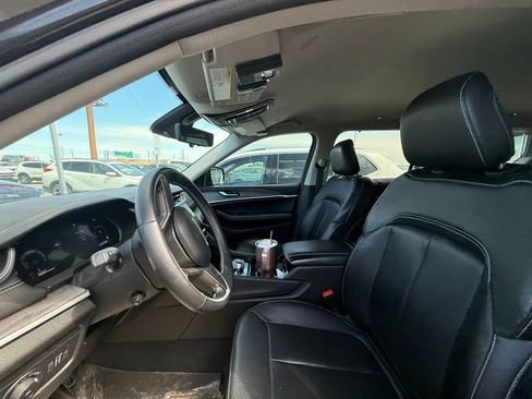 Used 2022 Jeep Grand Cherokee L Limited w/ Luxury Tech Group II AWD/4WD image 13