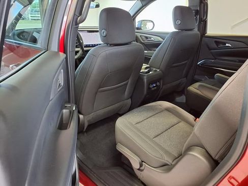 Used 2025 Chevrolet Traverse LT FWD image 20