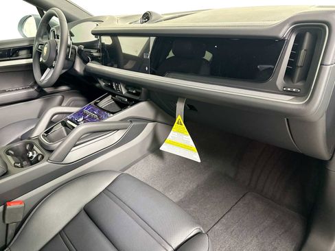 New 2025 Porsche Cayenne Coupe image 29