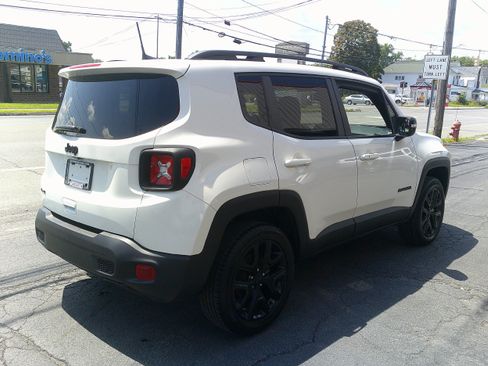 Used 2022 Jeep Renegade Altitude w/ Convenience Group AWD/4WD image 5