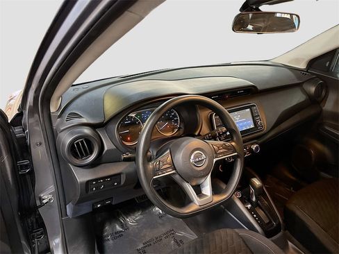 Used 2022 Nissan Kicks S image 9