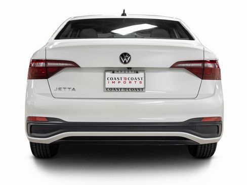 Used 2022 Volkswagen Jetta Sport image 17