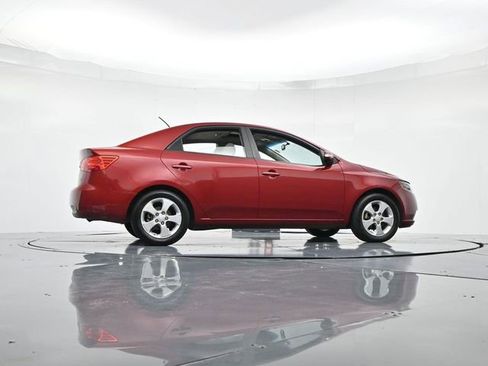 Used 2010 Kia Forte EX image 29