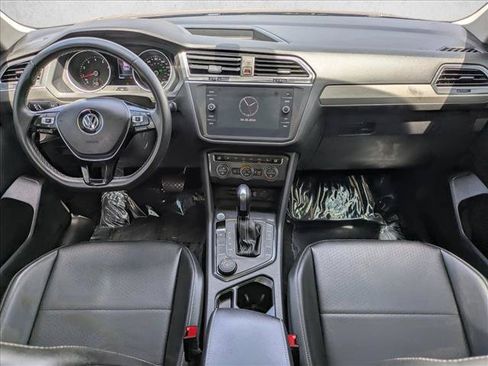 Used 2021 Volkswagen Tiguan SE w/ Panoramic Sunroof Package AWD/4WD image 16