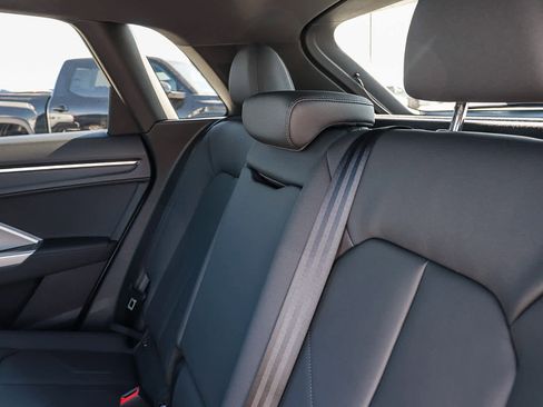 New 2025 Audi Q3 2.0T Premium image 24