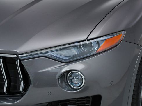 Certified 2023 Maserati Levante GT AWD/4WD image 9