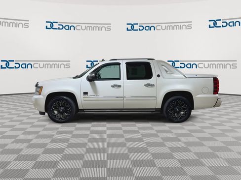 Used 2013 Chevrolet Avalanche LTZ AWD/4WD image 5