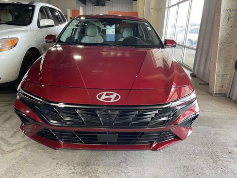 Certified 2024 Hyundai Elantra Limited FWD image 2