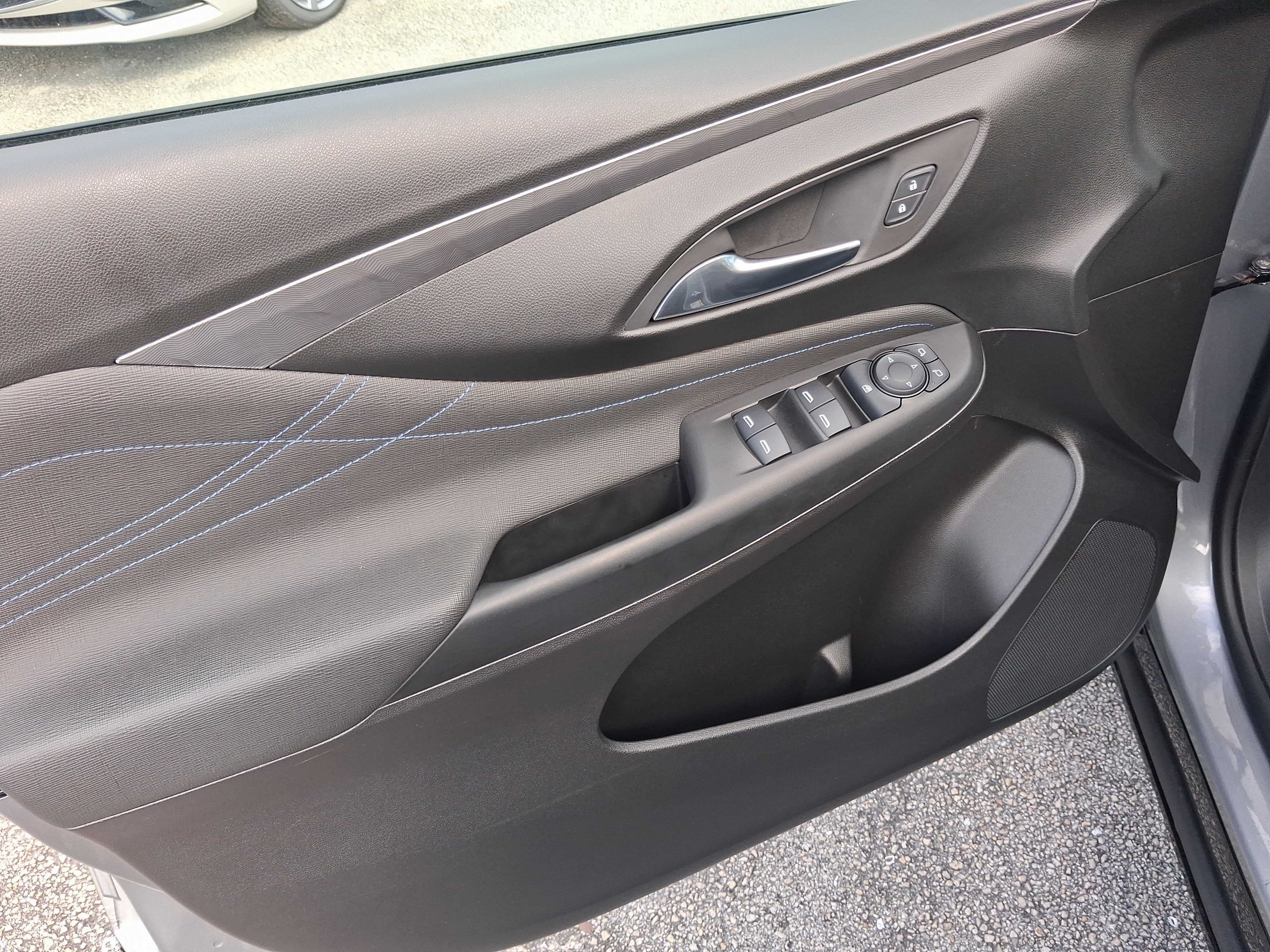 Used 2024 Buick Envista Sport Touring w/ Convenience I Package FWD image 11