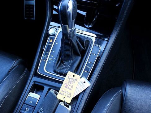 Used 2015 Volkswagen Golf R 4-Door image 22