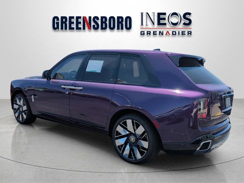 Used 2025 Rolls-Royce Cullinan AWD/4WD image 3