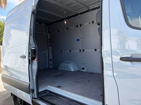 Used 2025 Mercedes-Benz Sprinter 2500 image 15