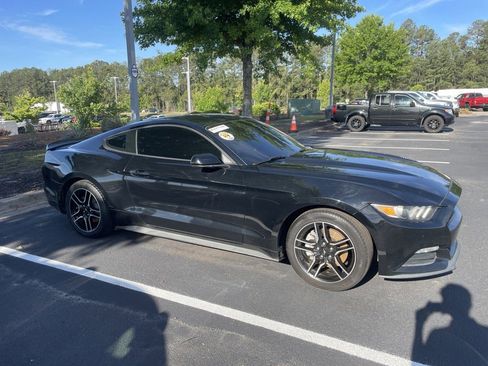 Used 2017 Ford Mustang Coupe RWD image 19