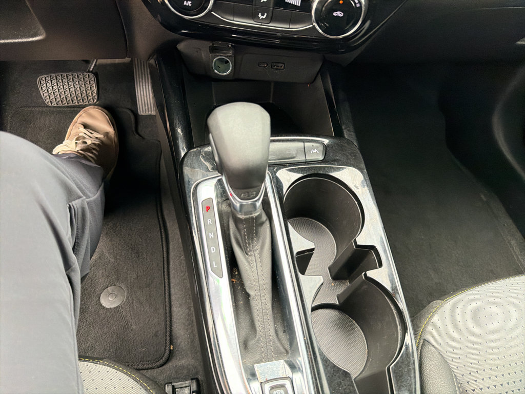 Used 2025 Chevrolet Trax LT FWD image 17