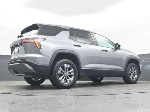 Used 2025 Chevrolet Equinox LT FWD image 30