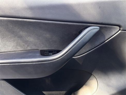 Used 2020 Tesla Model Y Long Range image 21