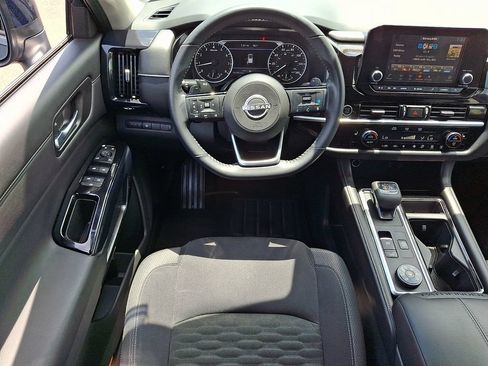 Used 2022 Nissan Pathfinder SV AWD/4WD image 12