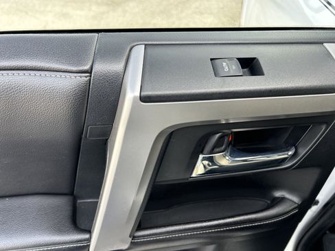 Used 2017 Toyota 4Runner SR5 image 33