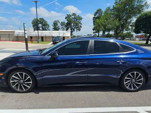 Used 2022 Hyundai Sonata Limited w/ Cargo Package FWD image 2