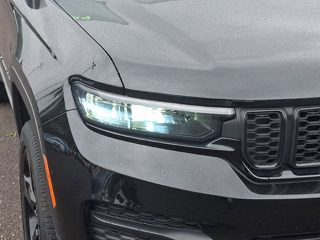 Used 2024 Jeep Grand Cherokee Altitude AWD/4WD image 10