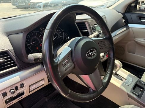 Used 2010 Subaru Outback 2.5i Premium AWD/4WD image 10