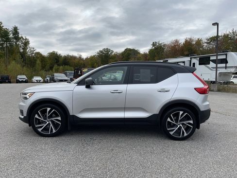 Used 2019 Volvo XC40 T5 R-Design image 2