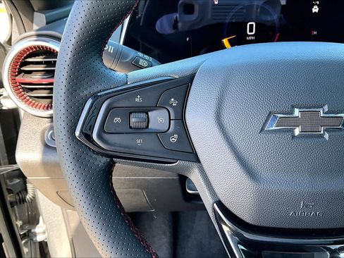 Used 2025 Chevrolet Trax RS w/ Sunroof Package FWD image 21